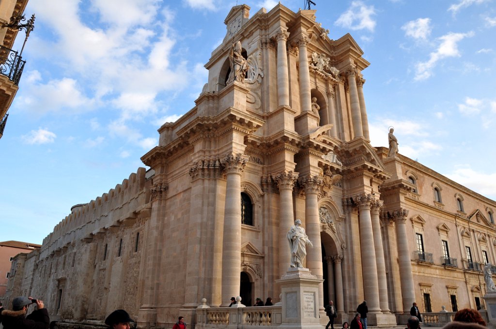 Siracusa - la cattedrale.JPG